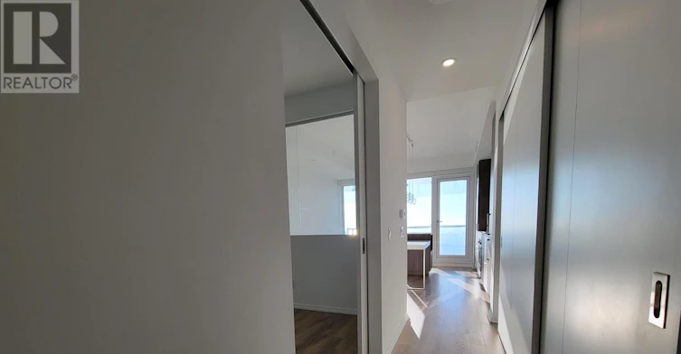 5810-197 Yonge Street, Toronto, ON, M5B 1M4 - 8