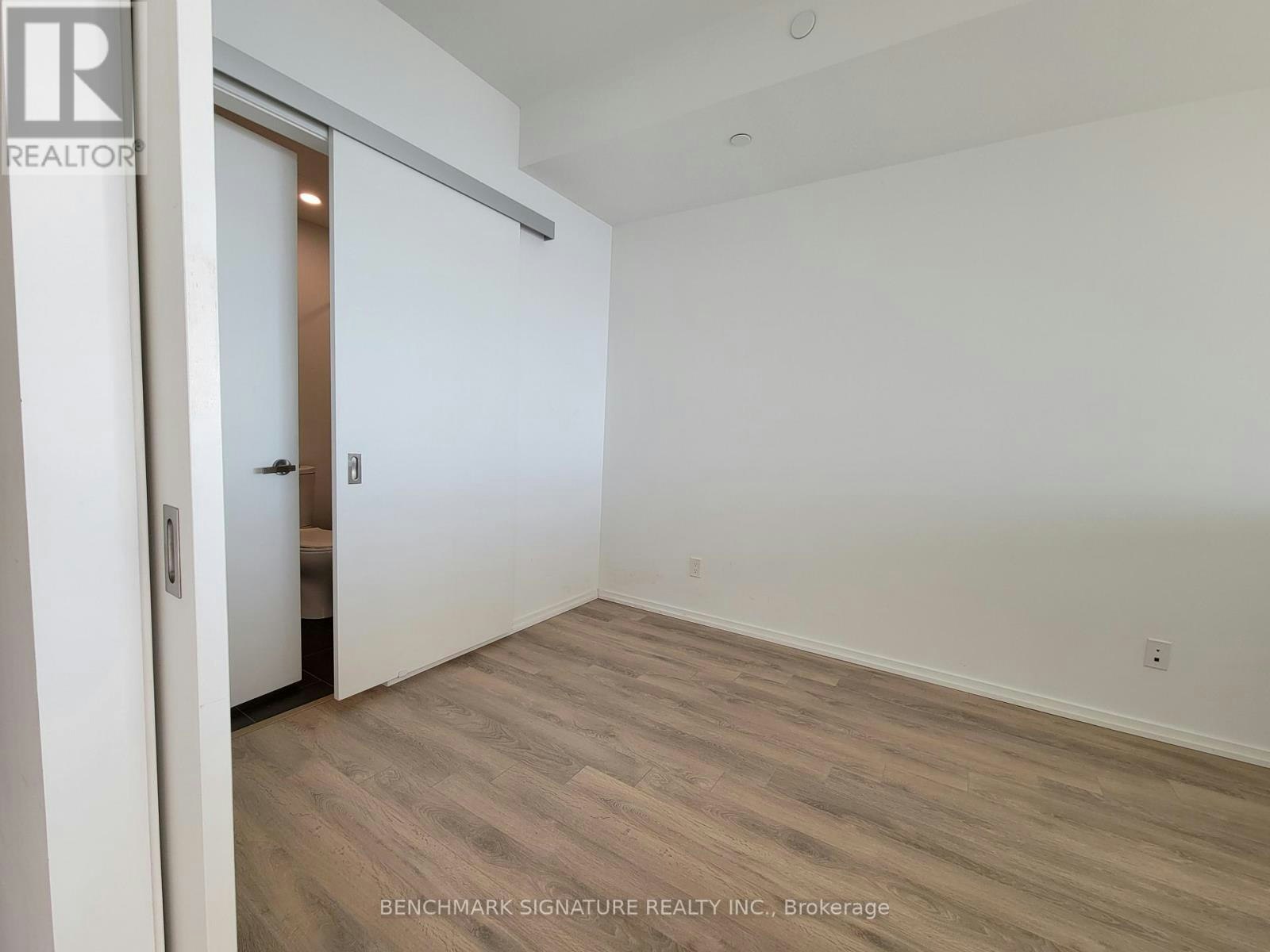 5810-197 Yonge Street, Toronto, ON, M5B 1M4 - 9