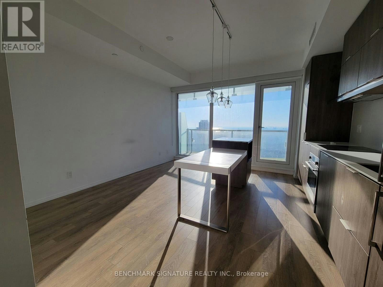5810-197 Yonge Street, Toronto, ON, M5B 1M4 - 6