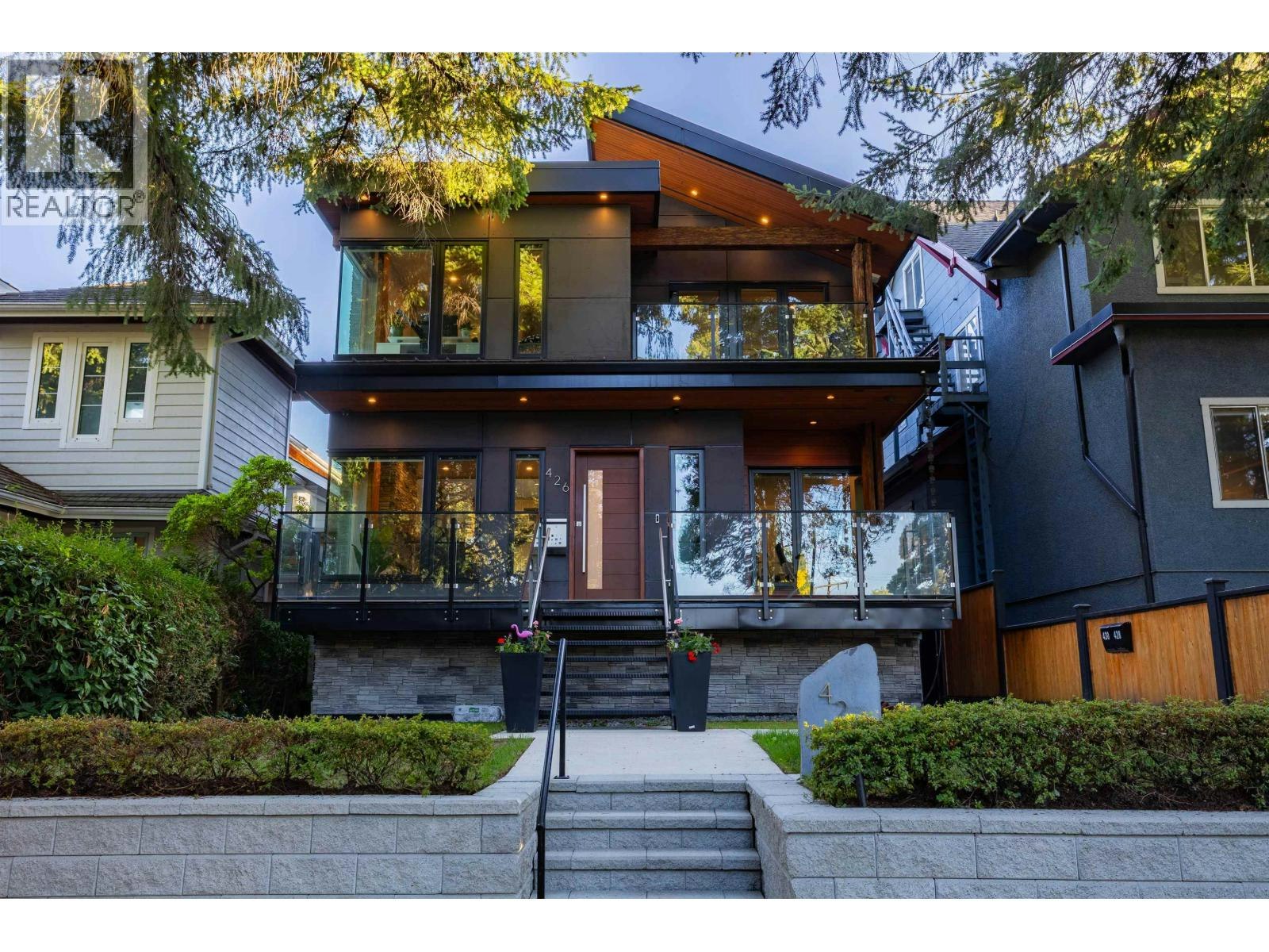 426 W 17th Avenue, Vancouver, BC, V5Y 2A2 - 2