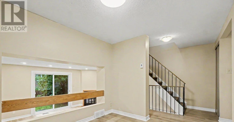 1781 Lamoureux Drive, Ottawa, ON, K1E 2N5 - 2