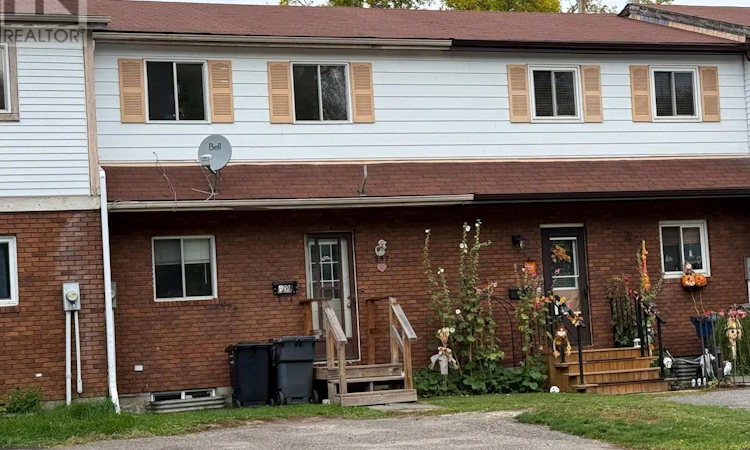 392 Wentworth Crescent