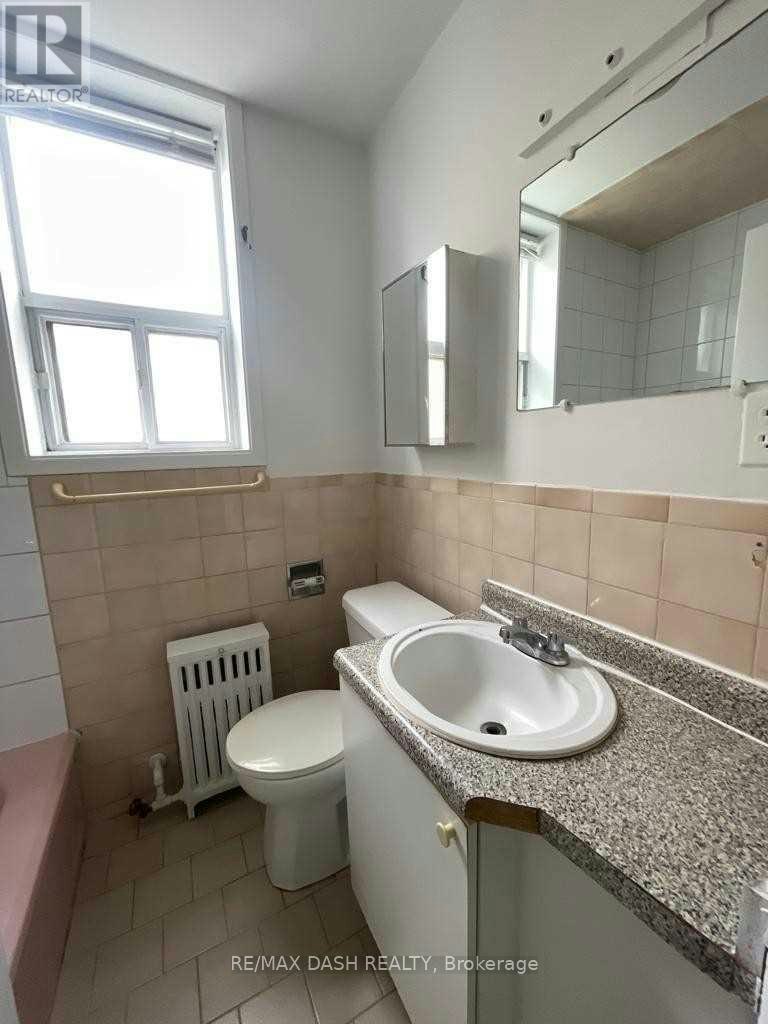 B1-50 Neptune Drive, Toronto, ON, M6A 1X1 - 10