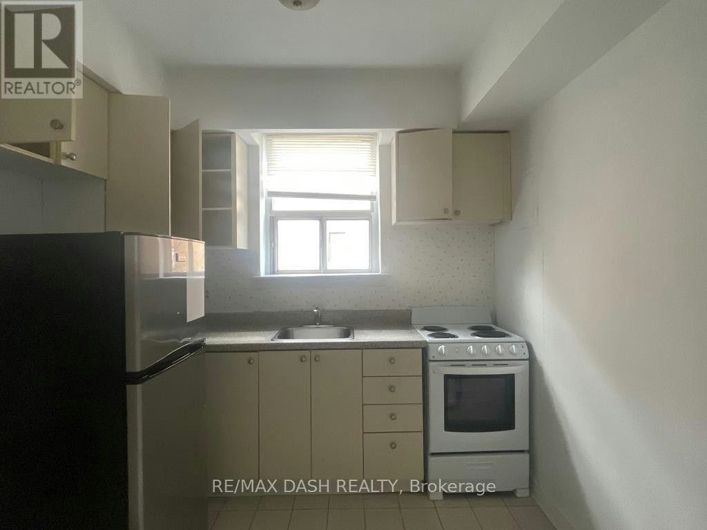 B1-50 Neptune Drive, Toronto, ON, M6A 1X1 - 4