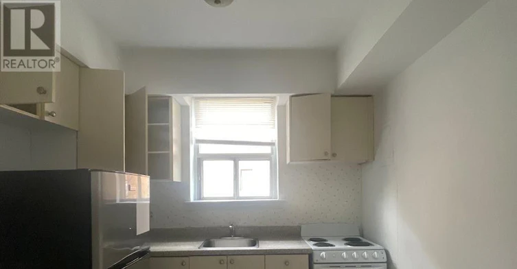 B1-50 Neptune Drive, Toronto, ON, M6A 1X1 - 4