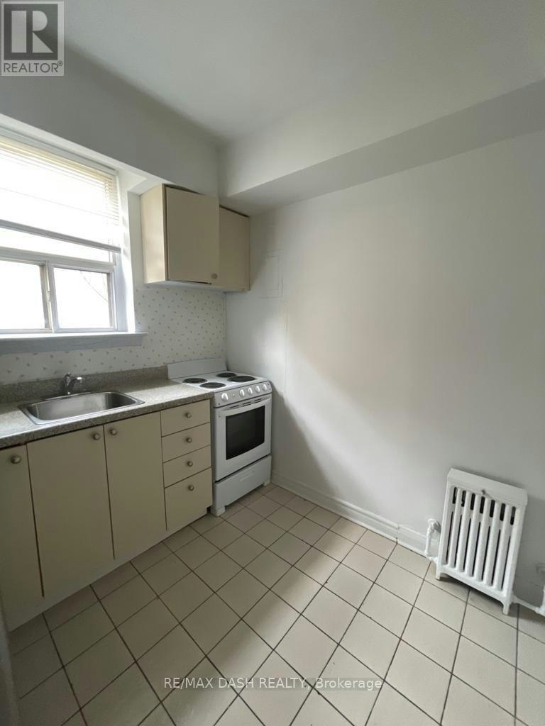 B1-50 Neptune Drive, Toronto, ON, M6A 1X1 - 5