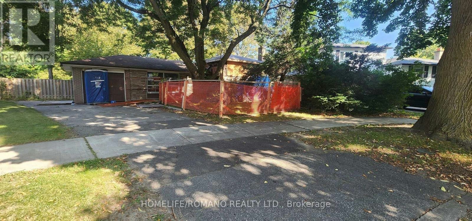 14 Threadneedle Crescent, Toronto, ON, M2H 1Z4