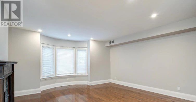 UPPER-322 Silver Birch Avenue, Toronto, ON, M4E 3L5 - 5