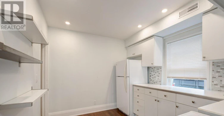 UPPER-322 Silver Birch Avenue, Toronto, ON, M4E 3L5 - 9