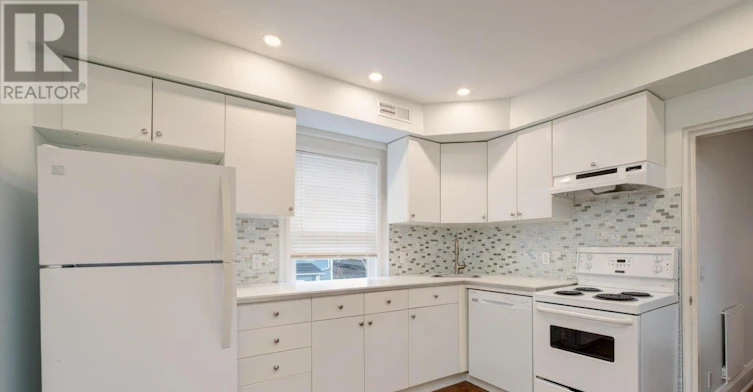 UPPER-322 Silver Birch Avenue, Toronto, ON, M4E 3L5 - 8