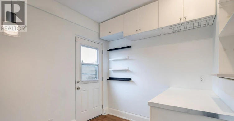 UPPER-322 Silver Birch Avenue, Toronto, ON, M4E 3L5 - 10