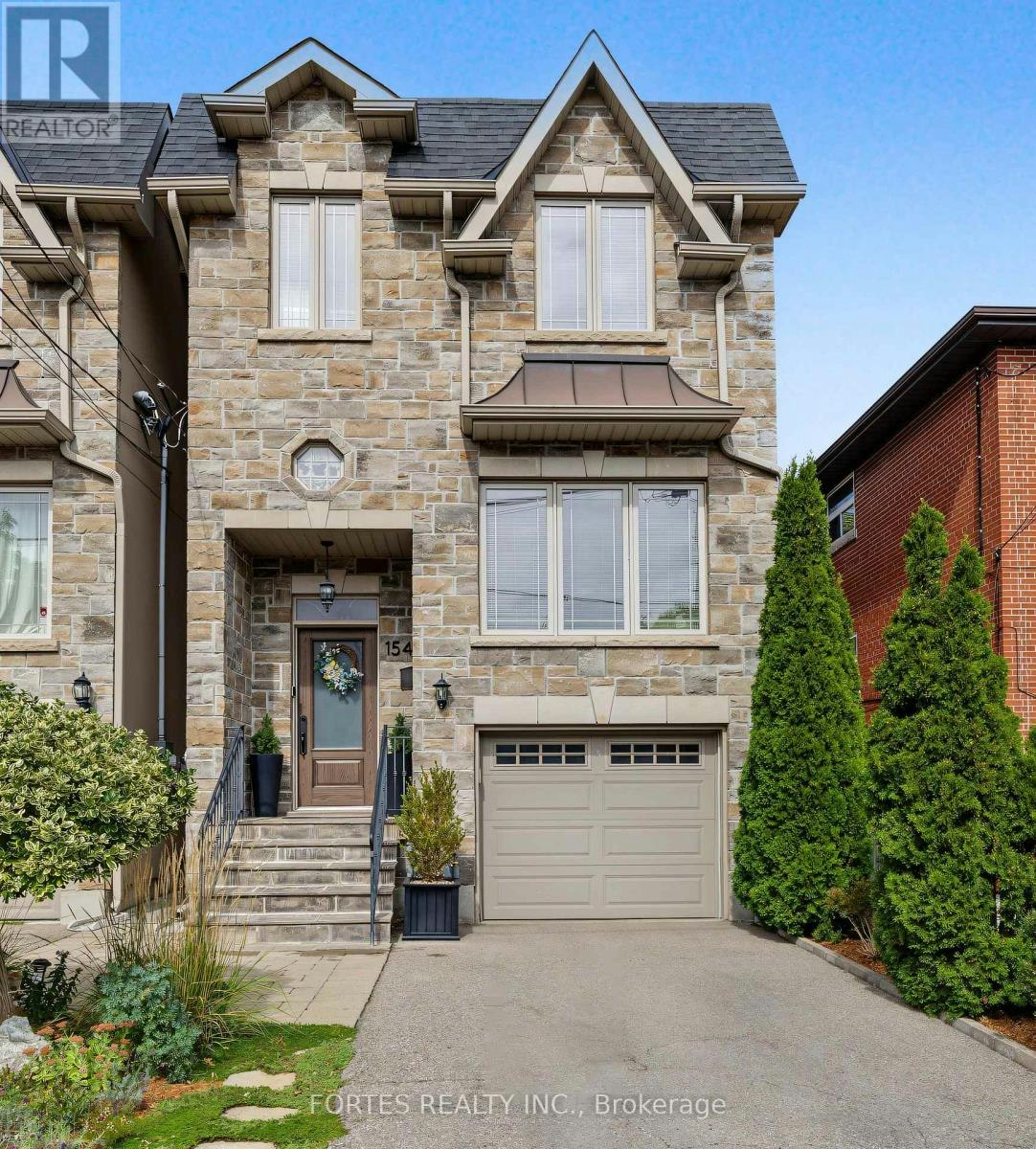 154 Holborne Avenue, Toronto, ON, M4C 2R6