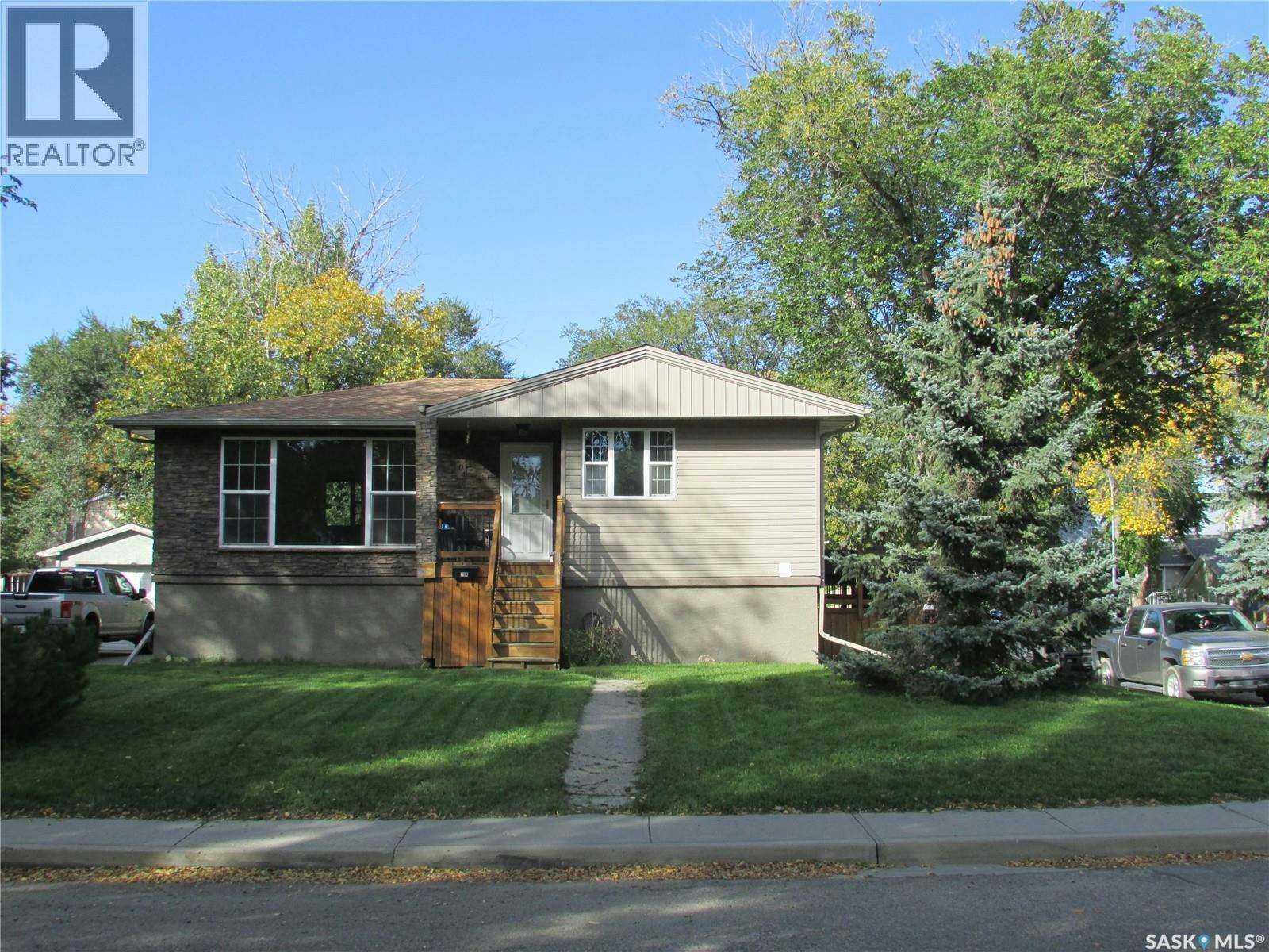 204 19th Avenue, Regina, SK, S4N 1N1