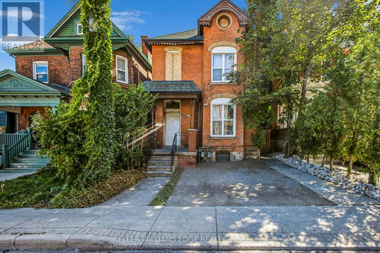128 John Street N