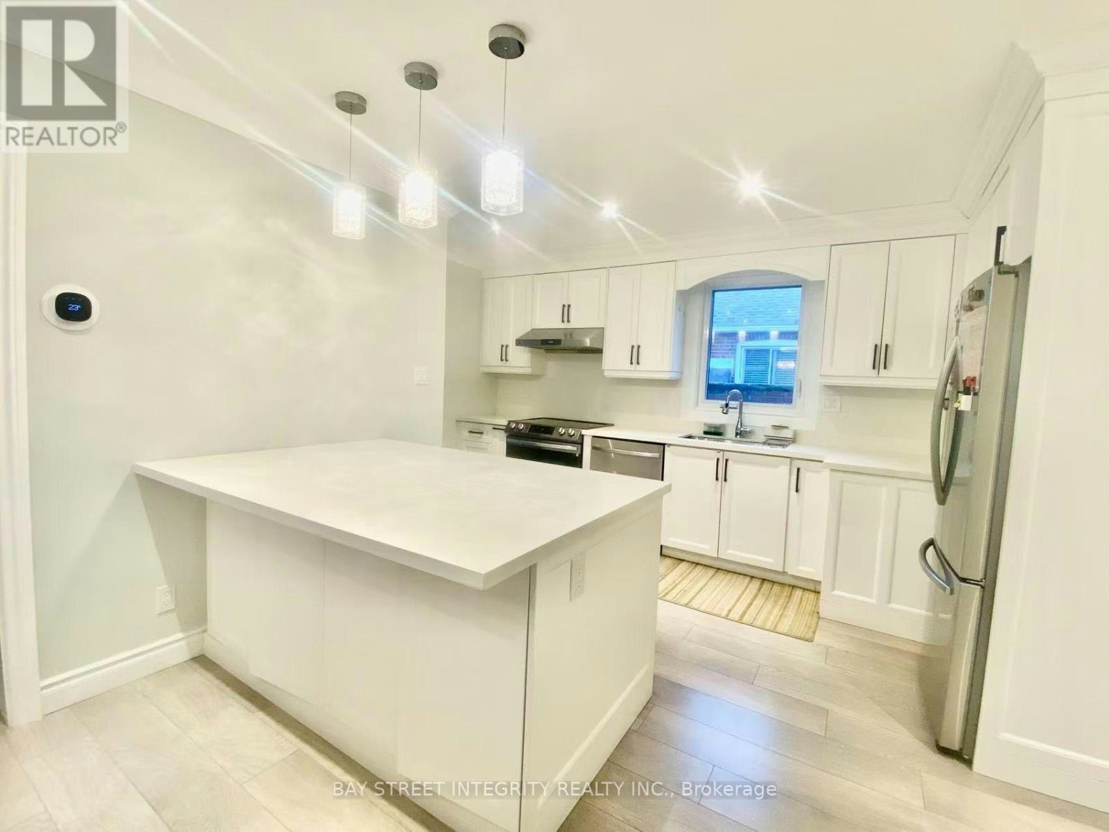 15 Shandara Crescent, Toronto, ON, M1R 1G1 - 2