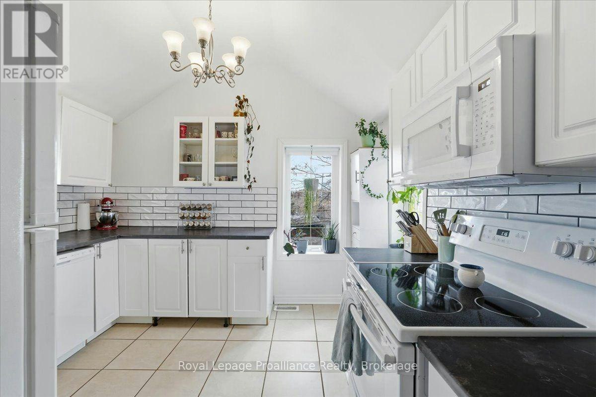 209 Dundas St. E Street, Quinte West, ON, K8V 1M1 - 7