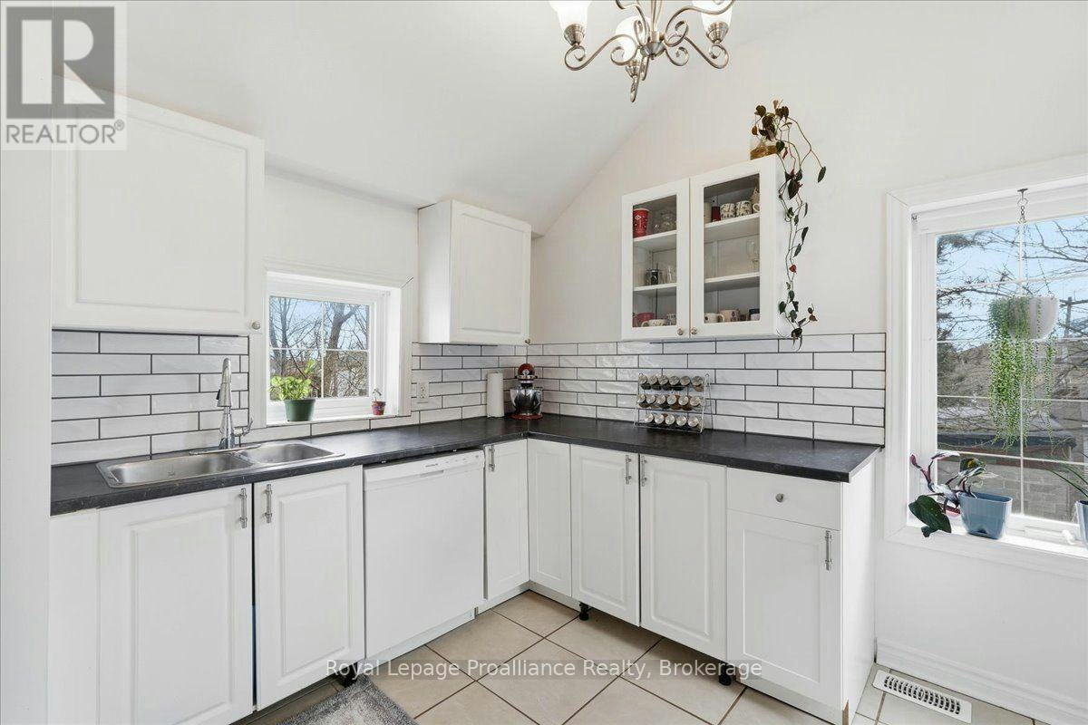 209 Dundas St. E Street, Quinte West, ON, K8V 1M1 - 8