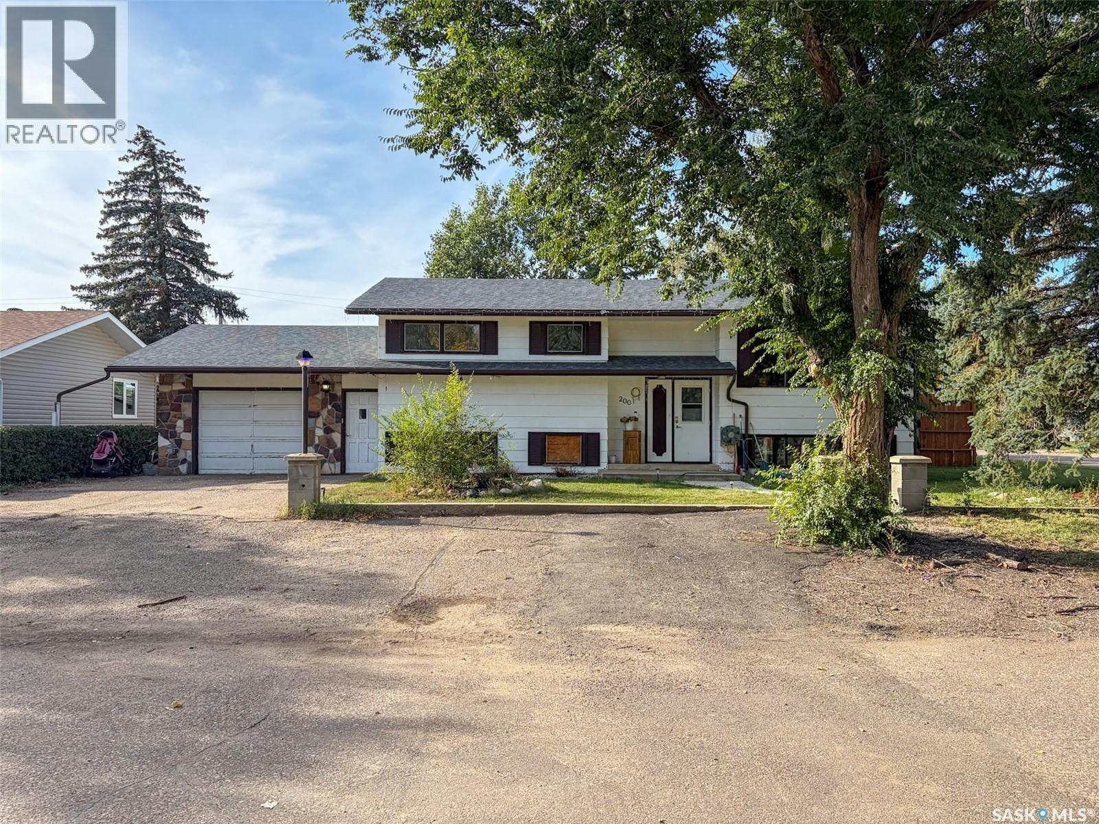 200 3rd Street E, Ponteix, SK, S0N 1Z0