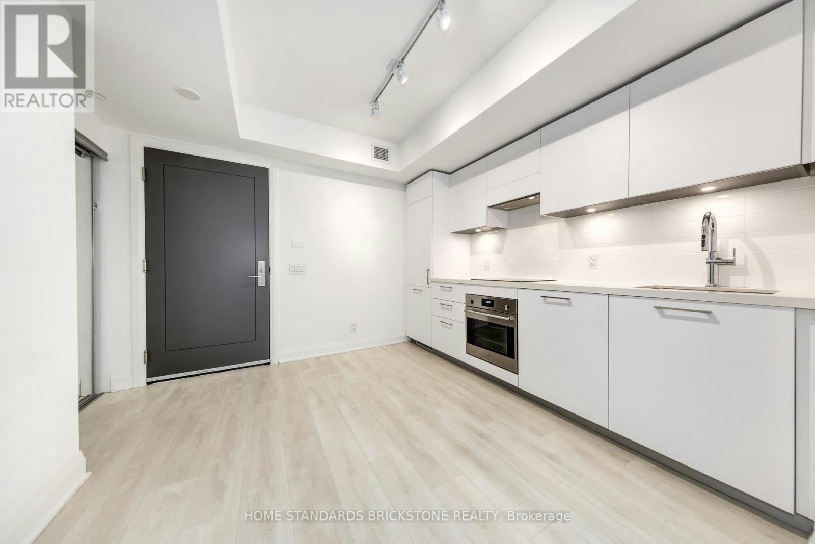 429-33 Frederick Todd Way, Toronto, ON, M4G 0C9 - 4
