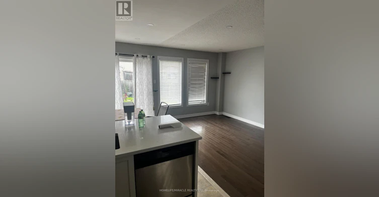 12 Gateway Court, Whitby, ON, L1R 3M9 - 3
