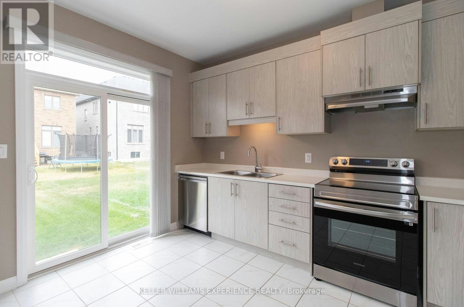 55 Copperhill Heights, Barrie, ON, L9S 2Z4 - 5