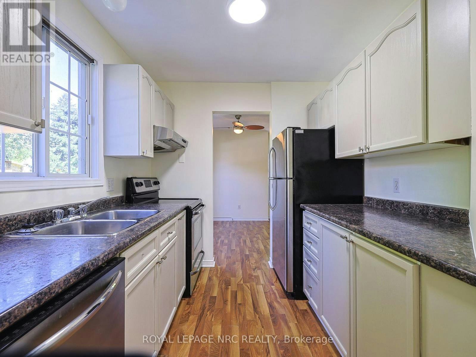 11 Willver Drive, St. Catharines, ON, L2M 7Y1 - 10