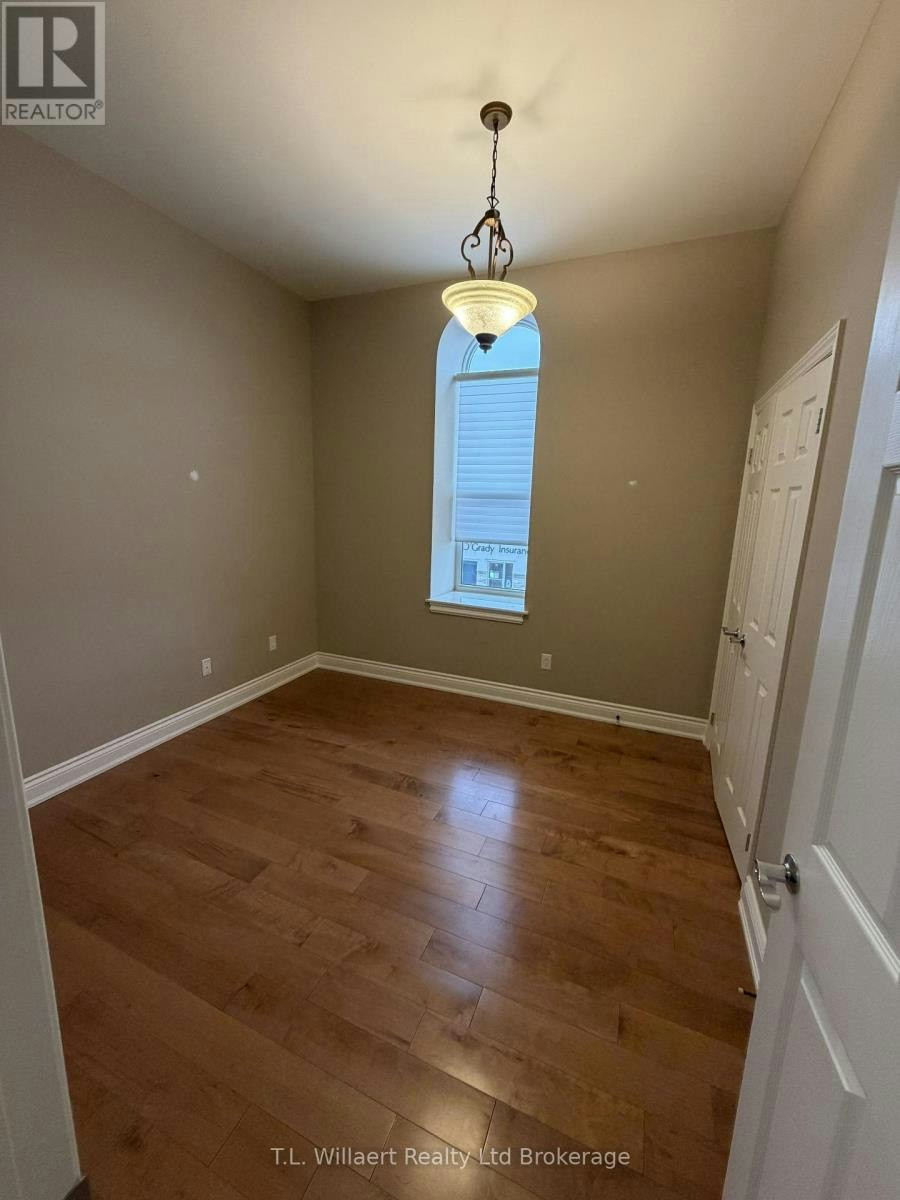202-17 Brock Street W, Tillsonburg, ON, N4G 2A3 - 3
