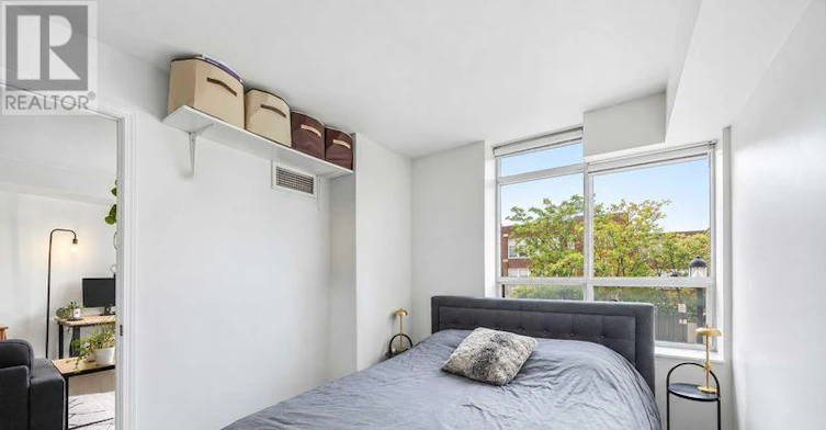 203-140 Bathurst Avenue, Toronto, ON, M5V 3N8 - 6