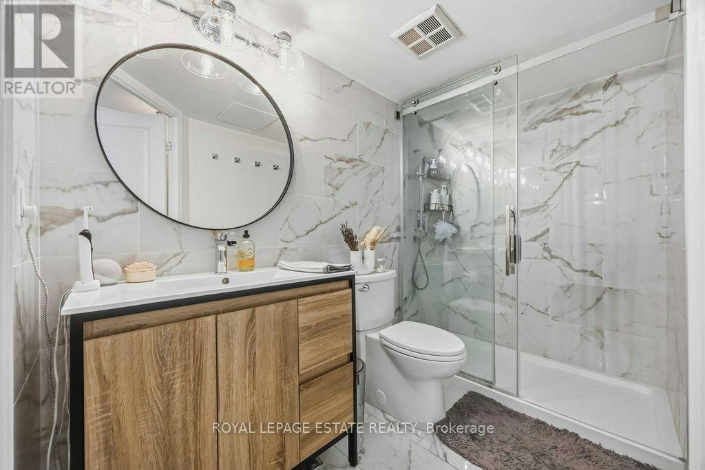 203-140 Bathurst Avenue, Toronto, ON, M5V 3N8 - 5