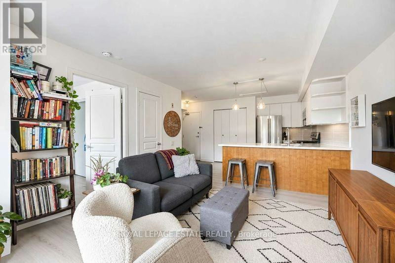 203-140 Bathurst Avenue, Toronto, ON, M5V 3N8 - 2