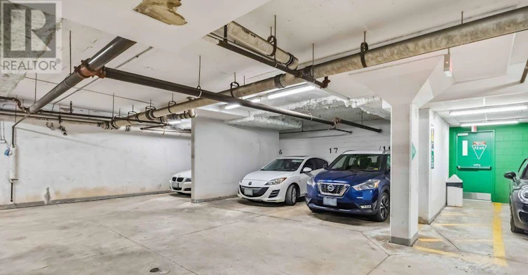 203-140 Bathurst Avenue, Toronto, ON, M5V 3N8 - 12