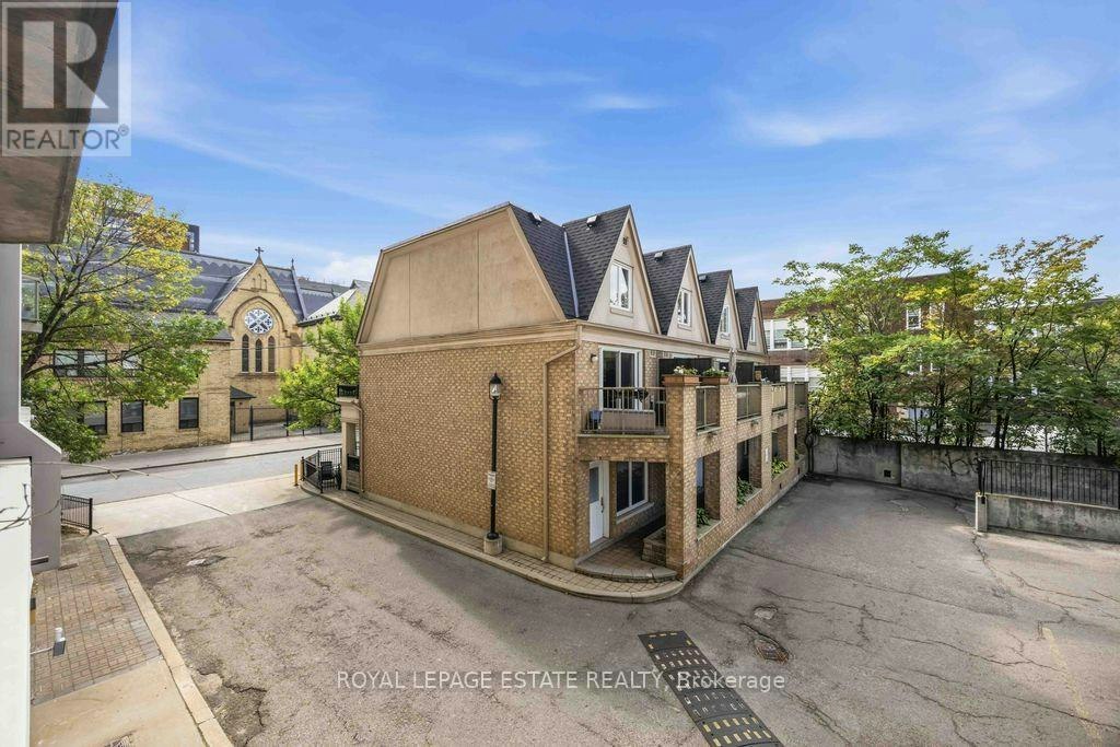 203-140 Bathurst Avenue, Toronto, ON, M5V 3N8 - 16