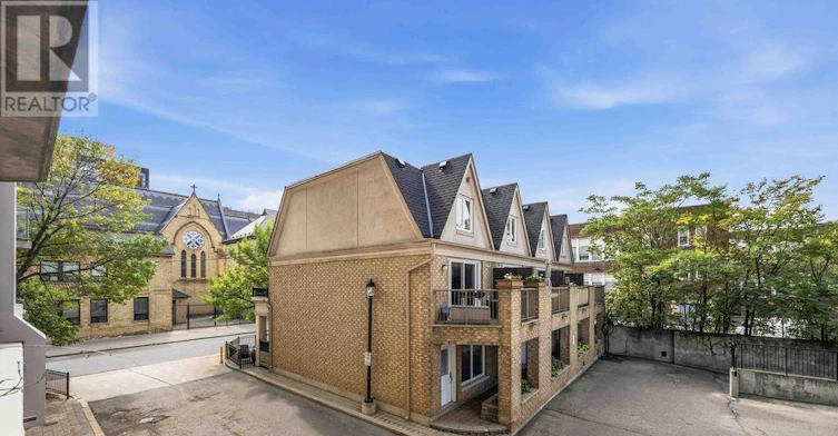 203-140 Bathurst Avenue, Toronto, ON, M5V 3N8 - 16