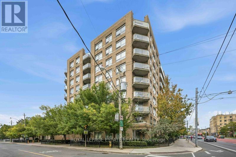 203-140 Bathurst Avenue, Toronto, ON, M5V 3N8 - 9