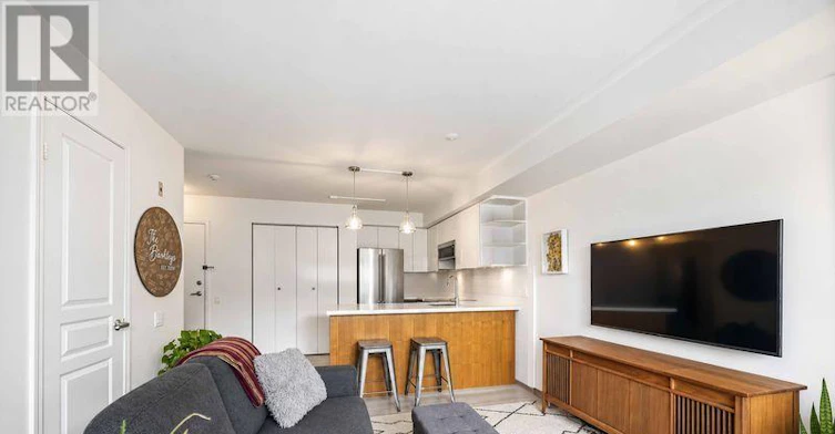 203-140 Bathurst Avenue, Toronto, ON, M5V 3N8 - 4