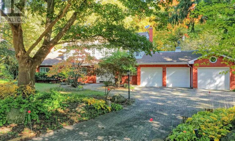 1296 Cumnock Crescent