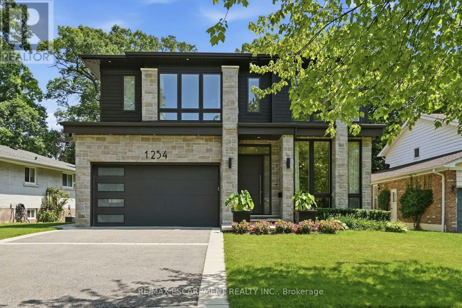 1254 Bramblewood Lane, Mississauga, ON, L5H 1M1