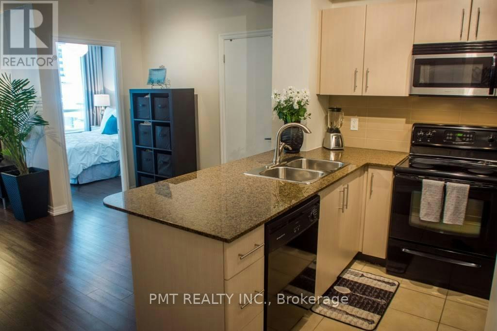 408-12 Yonge Street, Toronto, ON, M5E 1Z9 - 2