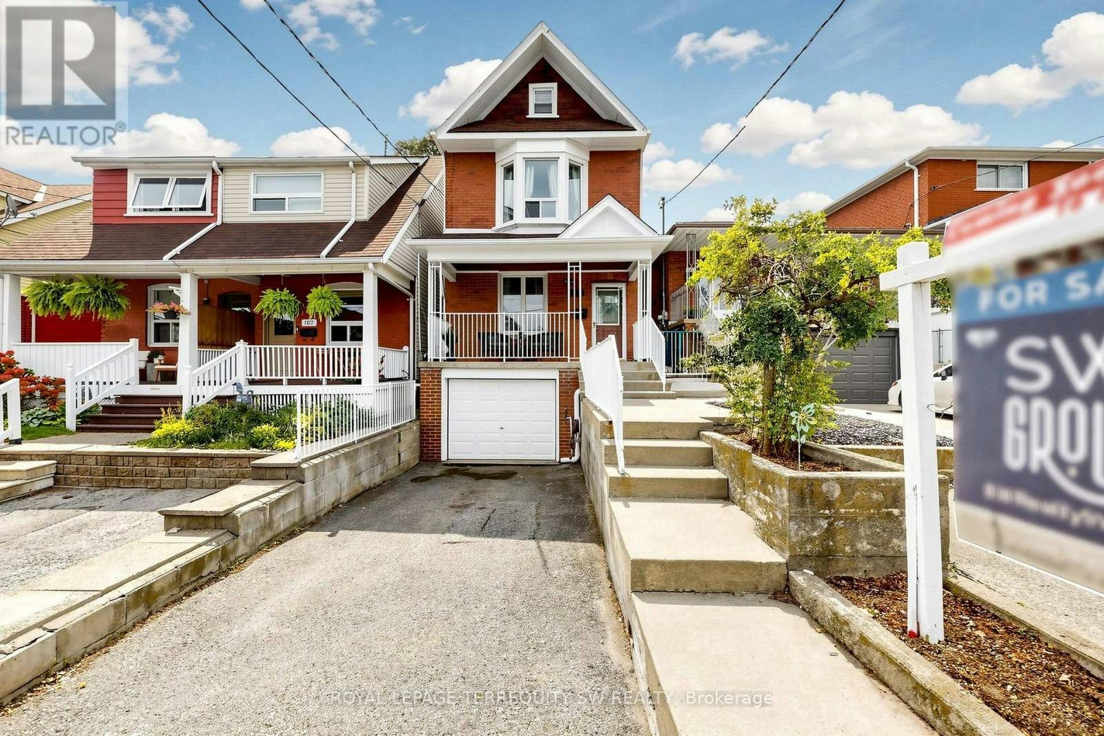 105 Barker Avenue, Toronto, ON, M4C 2N8