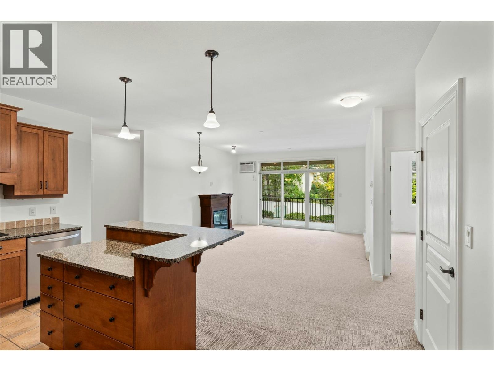 207-1390 Hillside Drive - 4