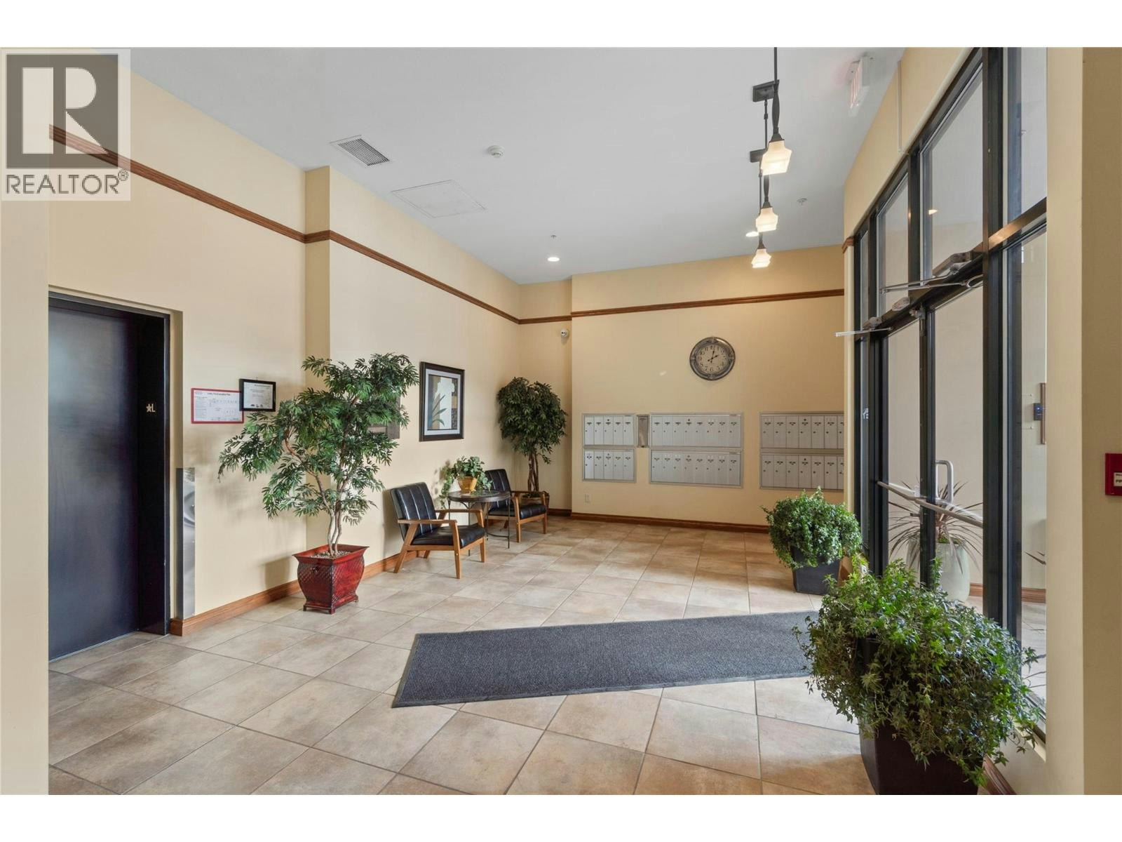 207-1390 Hillside Drive - 3