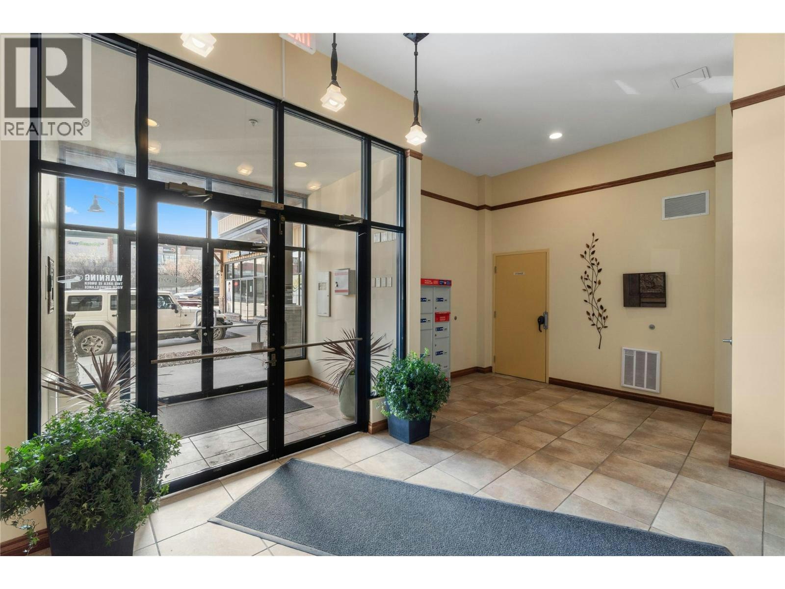 207-1390 Hillside Drive - 2