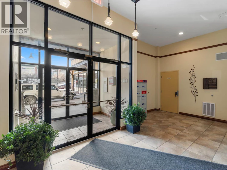 207-1390 Hillside Drive, Kamloops, BC, V2E 0A6 - 2