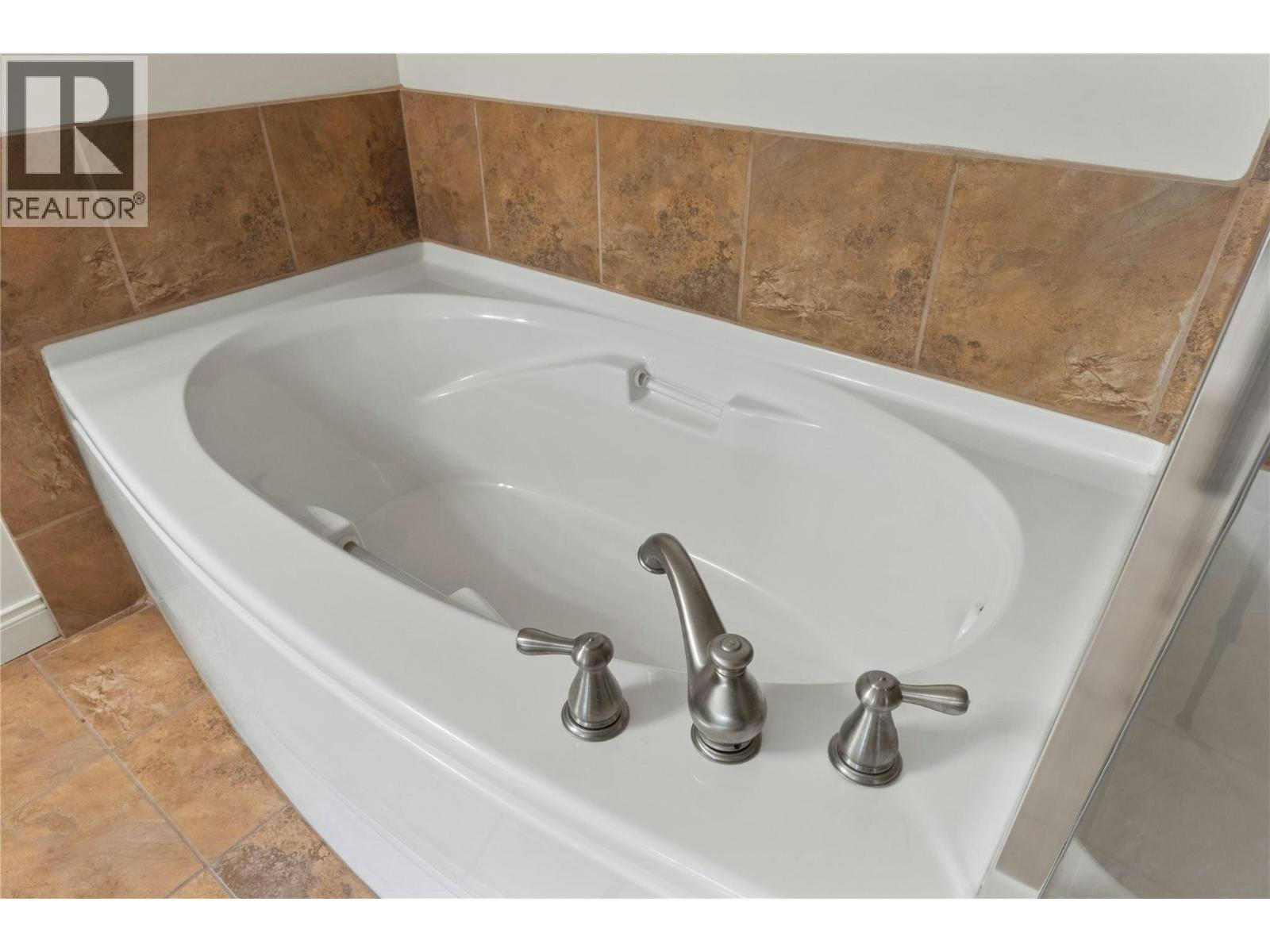 207-1390 Hillside Drive, Kamloops, BC, V2E 0A6 - 25