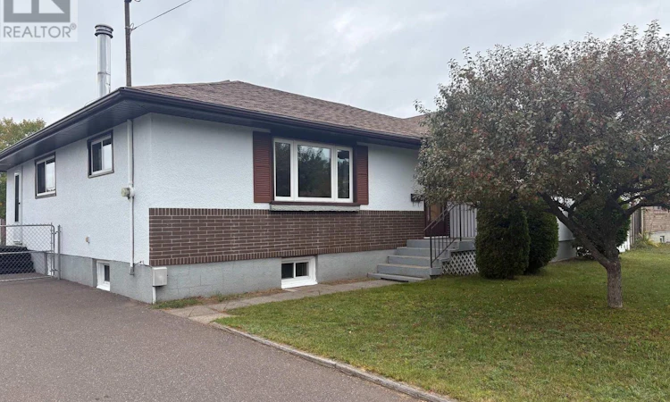 69 Matthews St Street