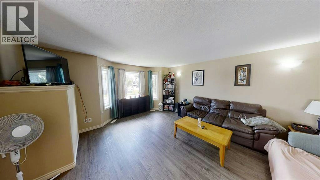 B-9334 Lakeland Drive, Grande Prairie, AB, T8X 1N5 - 3