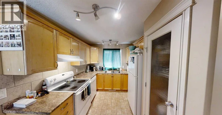 B-9334 Lakeland Drive, Grande Prairie, AB, T8X 1N5 - 5