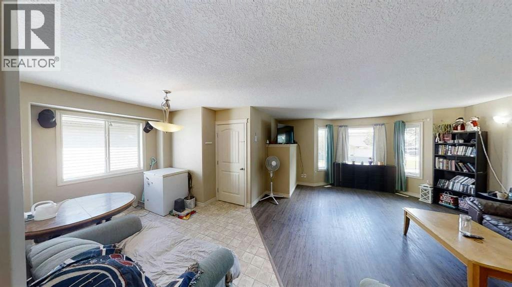 B-9334 Lakeland Drive, Grande Prairie, AB, T8X 1N5 - 2
