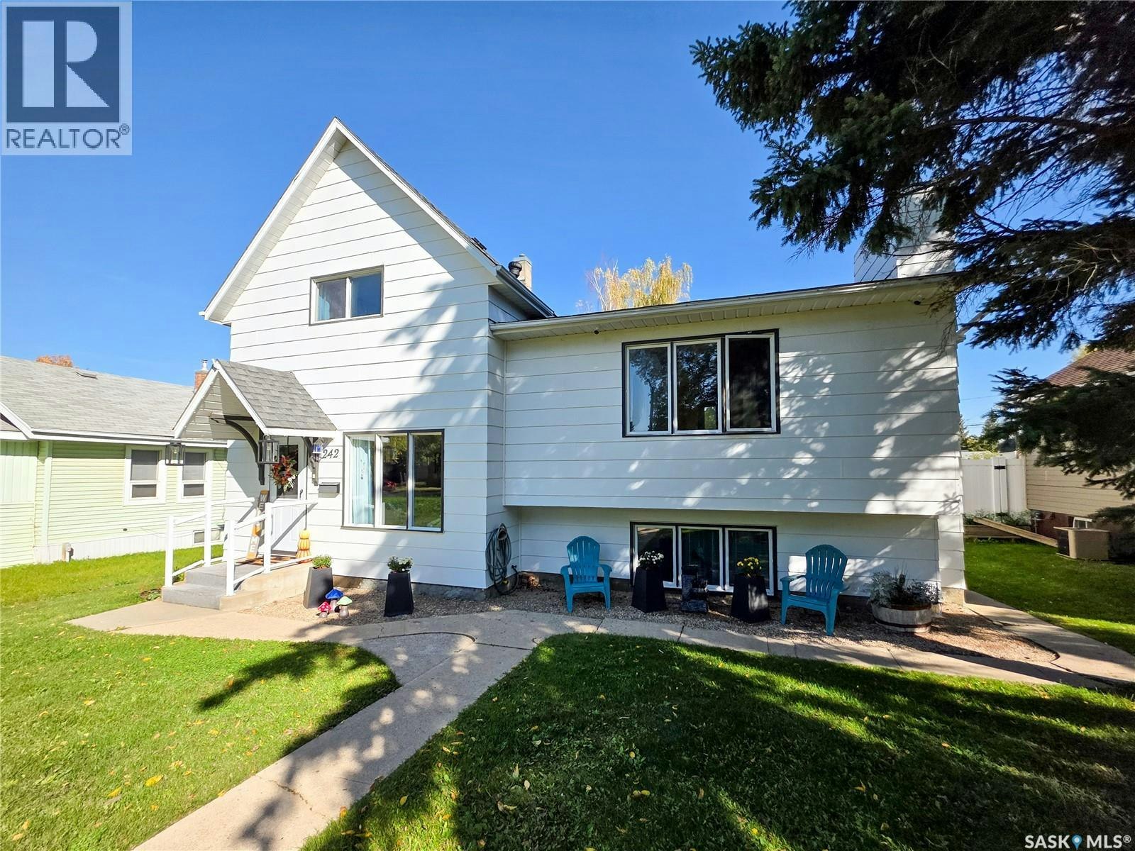 242 6th Avenue E, Melville, SK, S0A 2P0