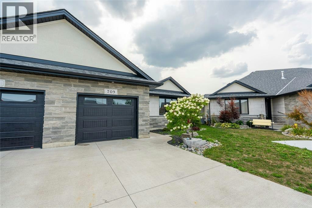 709 Ferdinands Crescent, Sarnia, ON, N7W 0B5 - 2